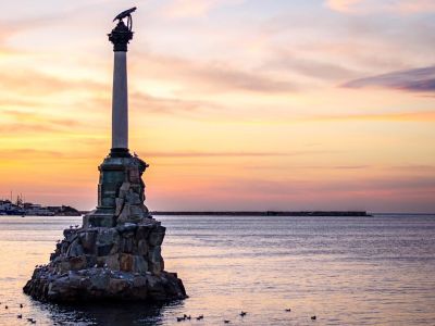 Памятник затопленным кораблям в Севастополе. Фото: tehnowаr.ru Памятник затопленным кораблям в Севастополе. Фото: tehnowаr.ru