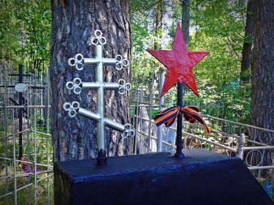 На кладибище. Фото: Александр Воронин, Каспаров.Ru На кладибище. Фото: Александр Воронин, Каспаров.Ru